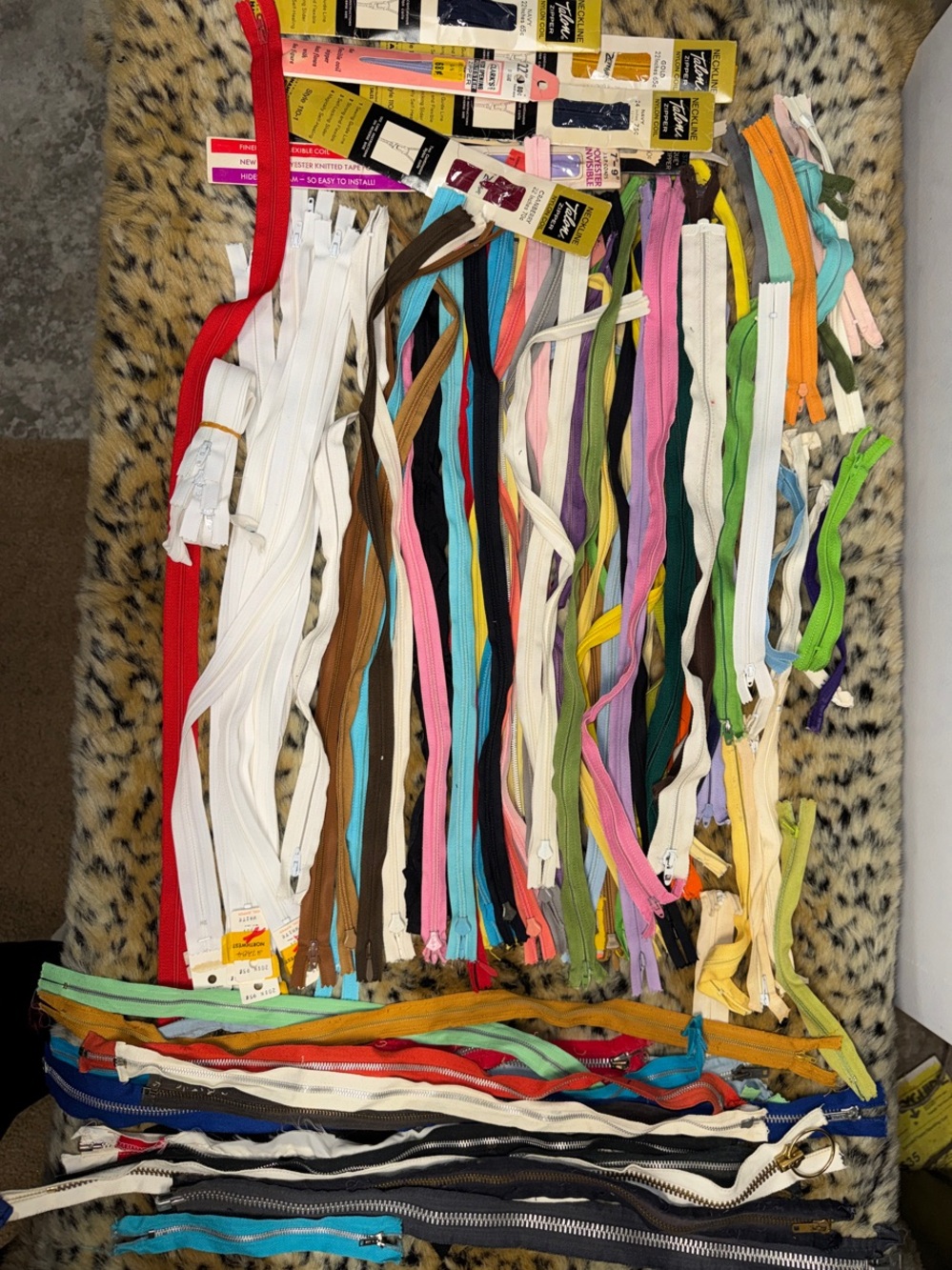 95 Assorted Colorful Zippers